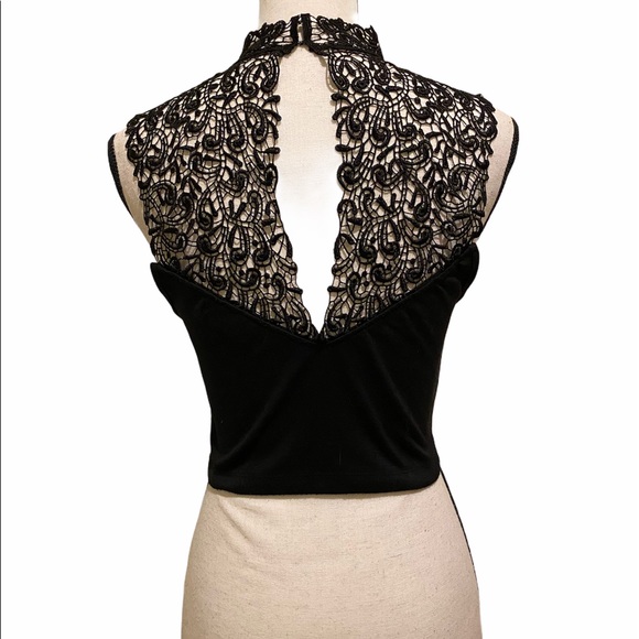 🎉HP🎉[Tela] Filagree Lace Crop Top - Picture 3 of 5